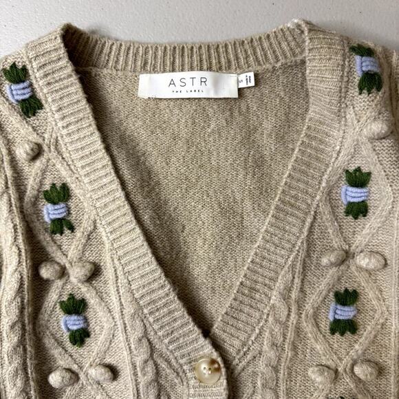 ASTR the Label Printed B-Neck Sweater Cardigan Size Small - Picture 2 of 4